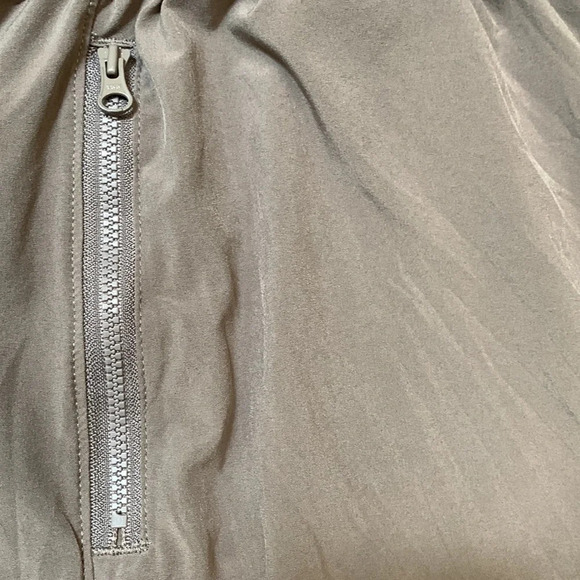 Zella lightweight stretch polyester cropped elastic waist gray tan pants Medium - Picture 2 of 11